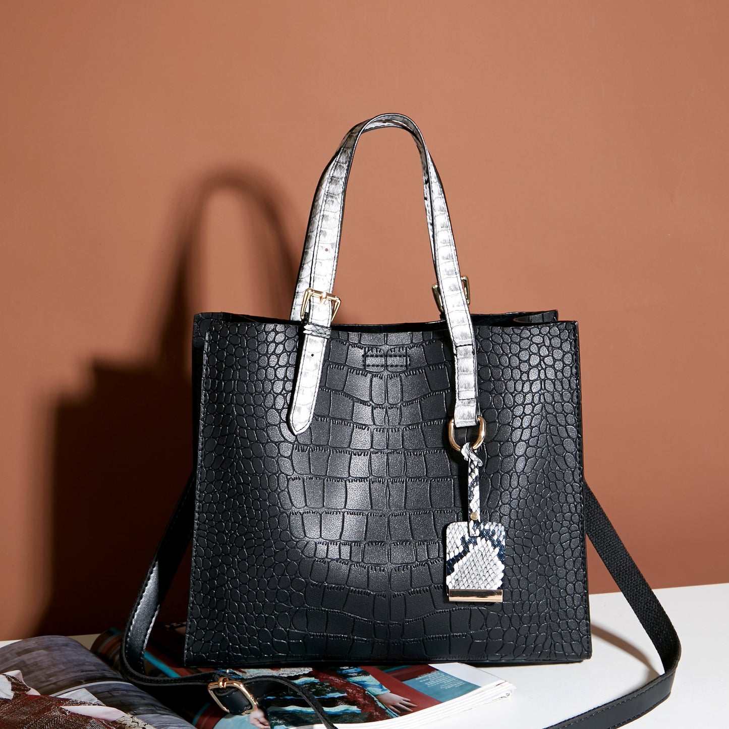 Stylish Shoulder Handbag, Current Fashion Trend, High Quality PU Leather, Perfect for Daily Use, Big Capacity, Great Gift for Her