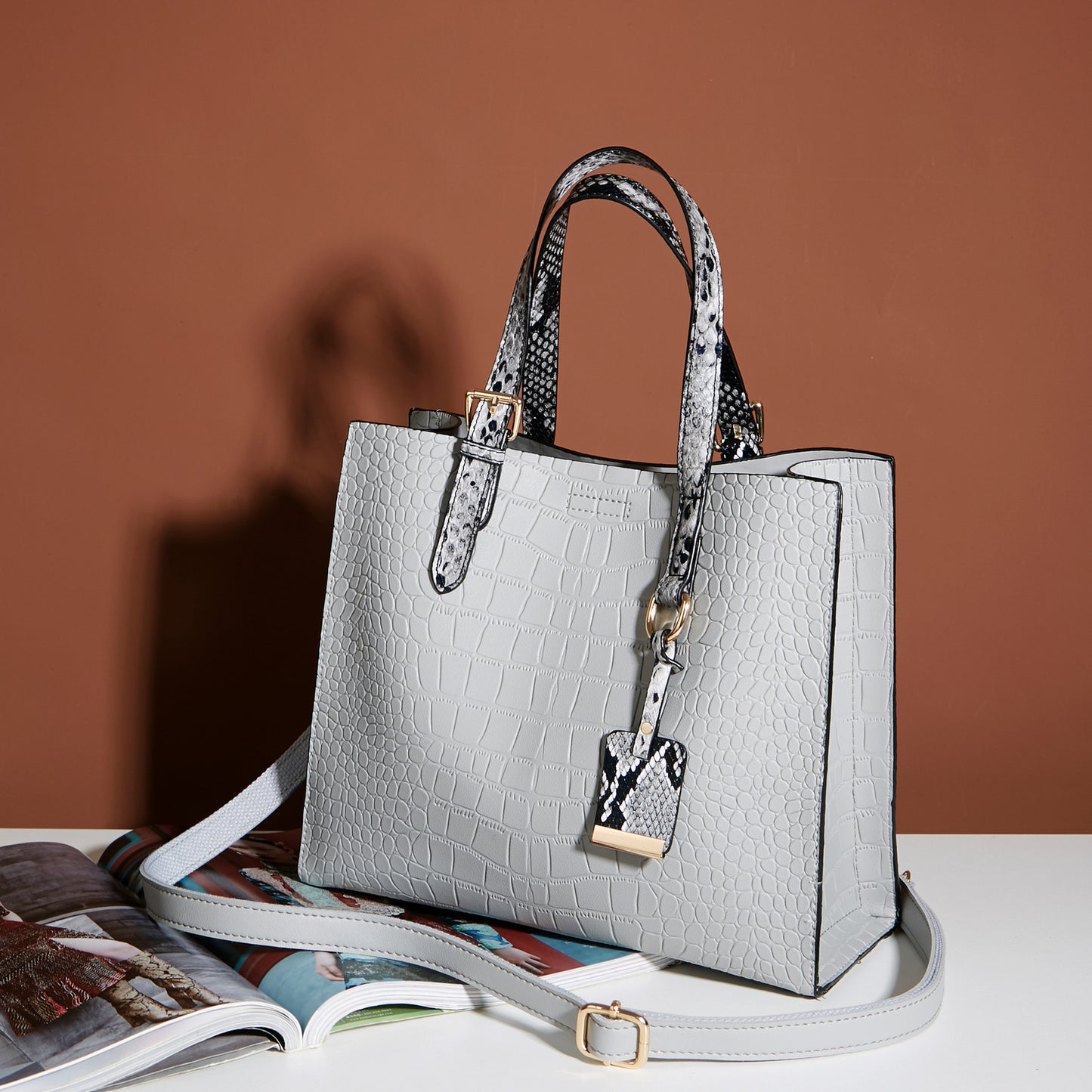 Stylish Shoulder Handbag, Current Fashion Trend, High Quality PU Leather, Perfect for Daily Use, Big Capacity, Great Gift for Her